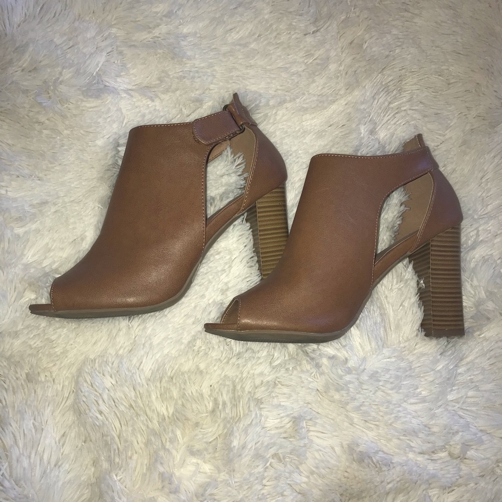 Tan Chunky Heels